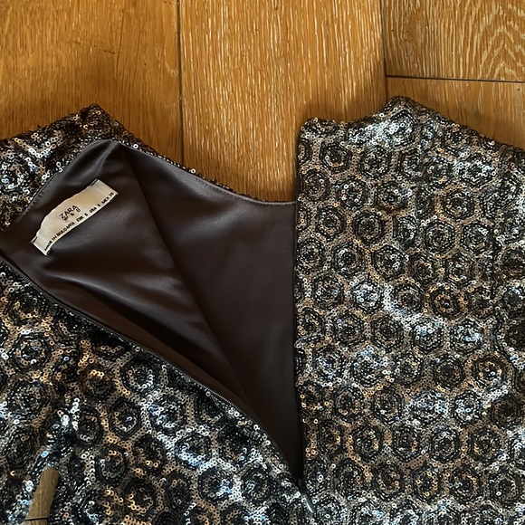 Zara sequence silver dress must have size small zipper in the back - Picture 6 of 7